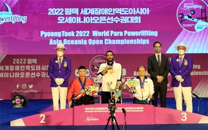 مدال طلا و نقره بر گردن وزنه بردار ایران