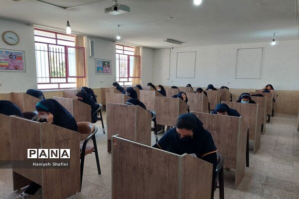 برگزاری آزمون مدارس استعدادهای درخشان در ناحیه یک شیراز