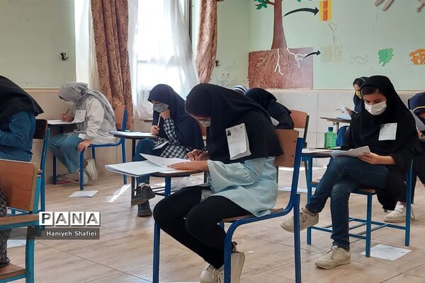 برگزاری آزمون مدارس استعدادهای درخشان در ناحیه یک شیراز