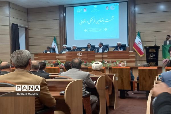 نشست استاندار خراسان رضوی  با فعالان فرهنگی و انقلابی، کاشمر