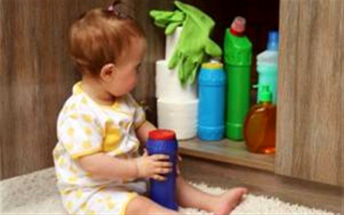 علائم خوردن پودر و مواد شوینده توسط کودکان + راه‌حل‌های فوری