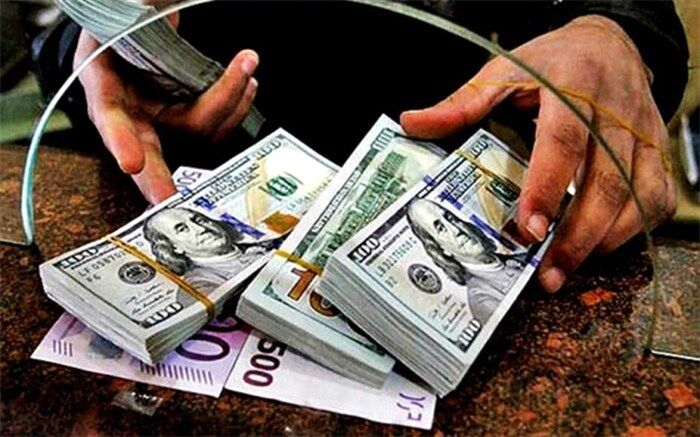 بازار متشکل ارزی امروز تا ساعت ۱۸ و صرافی‌های مجاز تا ساعت ۲۰ باز هستند