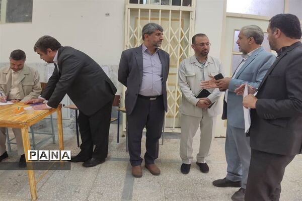 بازدید مدیرکل آموزش و پرورش قم از حوزه‌های امتحان ورودی تیزهوشان