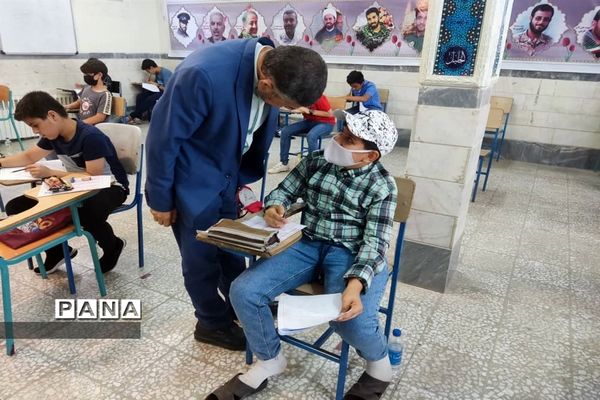 بازدید مدیرکل آموزش و پرورش قم از حوزه‌های امتحان ورودی تیزهوشان