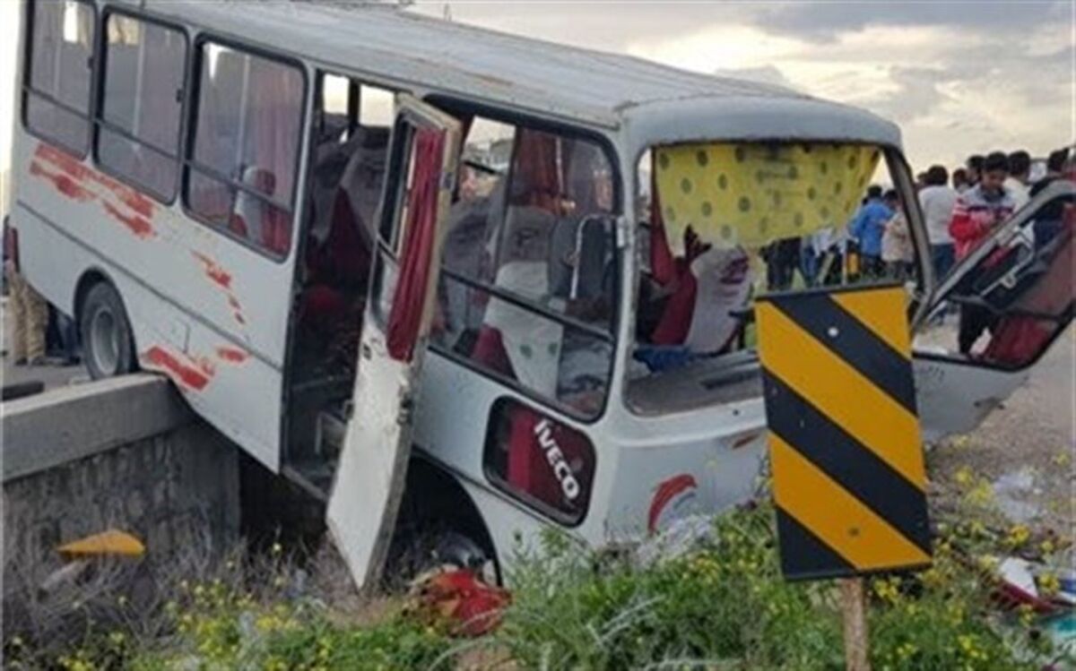 سانحه رانندگی برای مینی‌بوس حامل دانشجویان در جوانرود؛ ۶ نفر مصدوم شدند