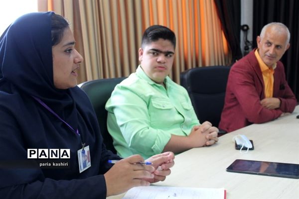 دیدار اعضای سازمان دانش‌آموزی ناحیه یک ساری با مدیر آموزش و پرورش