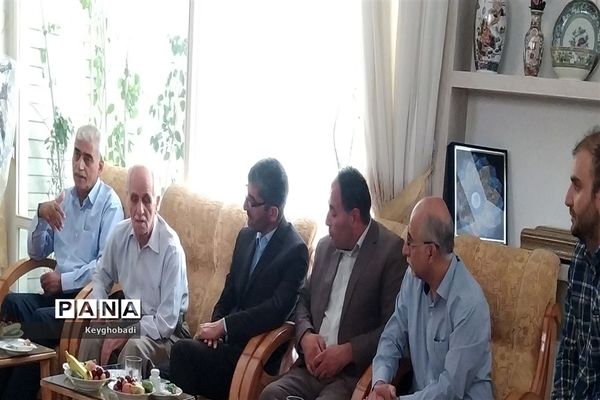 دیدار مدیر سازمان دانش‌آموزی استان اصفهان با خانواده شهید محمد نساجی