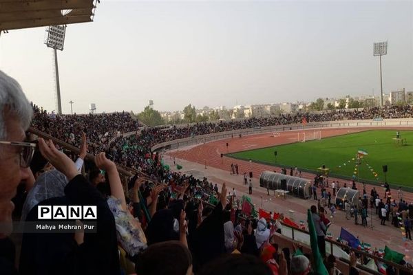 اجرای همگانی سرود سلام فرمانده در زاهدان