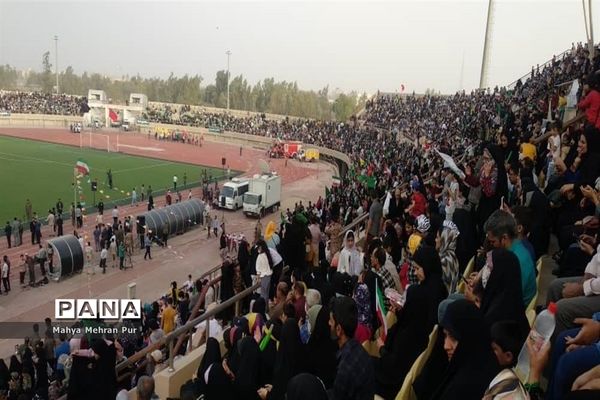 اجرای همگانی سرود سلام فرمانده در زاهدان