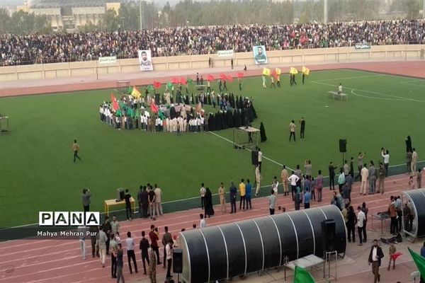 اجرای همگانی سرود سلام فرمانده در زاهدان