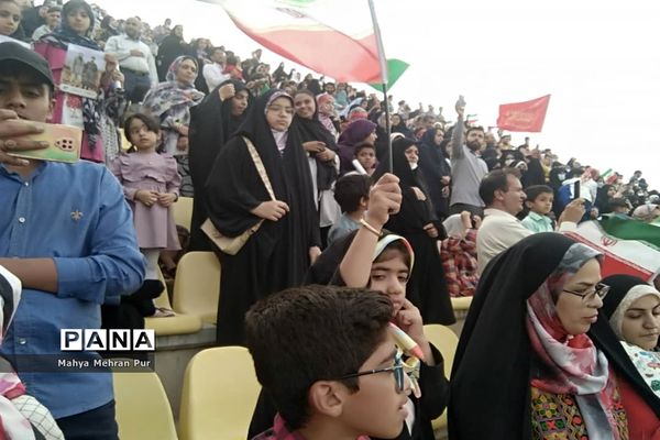 اجرای همگانی سرود سلام فرمانده در زاهدان