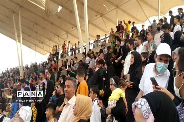 اجرای همگانی سرود سلام فرمانده در زاهدان