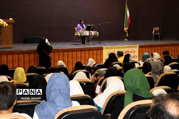 آیین تقدیر از برگزیدگان جشنواره فرهنگی هنری فردا درآباده