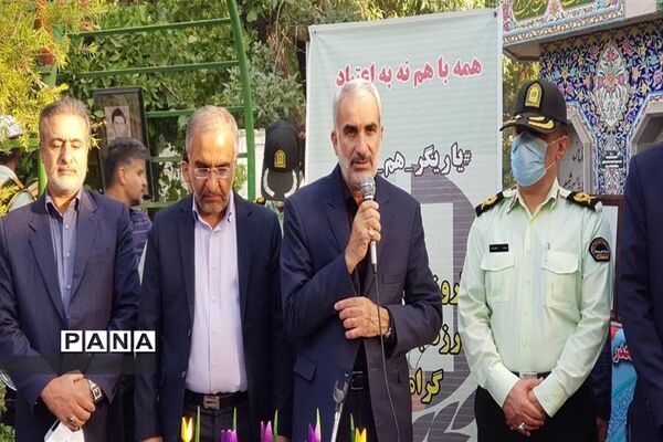 حضور وزیر آموزش و پرورش در گلزار شهدای شیراز