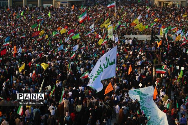 اجتماع هزاران نفری سرود سلام فرمانده در مسجد جمکران -2