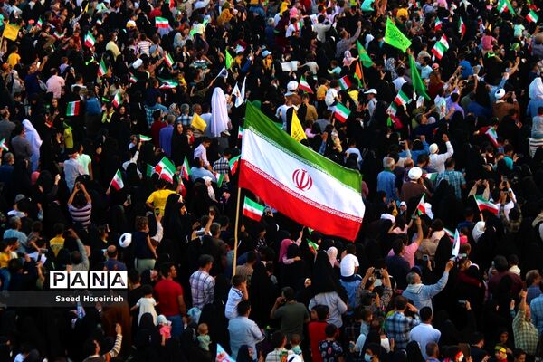 اجتماع هزاران نفری سرود سلام فرمانده در مسجد جمکران -2