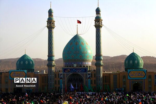 اجتماع هزاران نفری سرود سلام فرمانده در مسجد جمکران -2