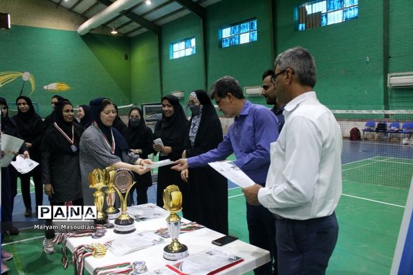 جشنواره فرهنگی ورزشی فرهنگیان استان بوشهر رشته ورزش بدمینتون  بانوان