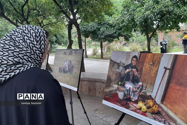 نمایشگاه عکس خیابانی در ساری
