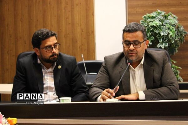 تقدیر ازدانش‌پژوهان برتر شهرستان بهارستان
