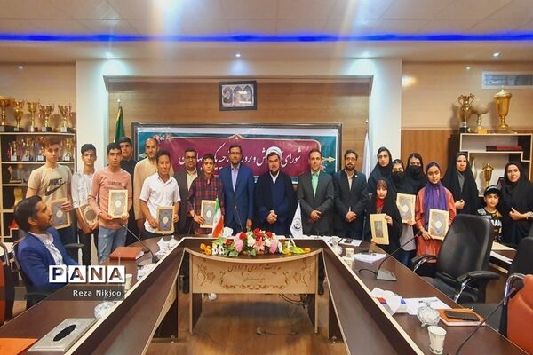 تقدیر ازدانش‌پژوهان برتر شهرستان بهارستان