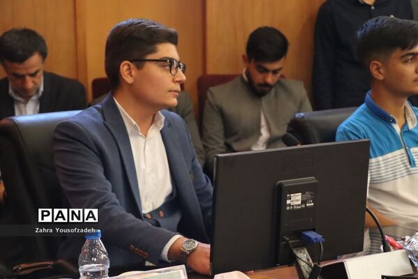 دیدار وزیر آموزش و پرورش با نمایندگان تشکل‌های دانش‌آموزی استان فارس