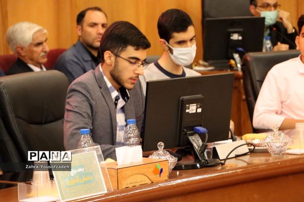 دیدار وزیر آموزش و پرورش با نمایندگان تشکل‌های دانش‌آموزی استان فارس