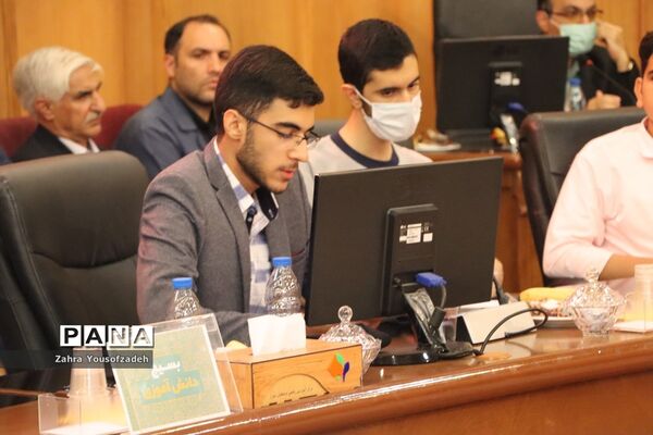 دیدار وزیر آموزش و پرورش با نمایندگان تشکل‌های دانش‌آموزی استان فارس