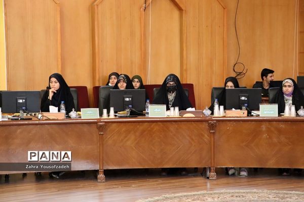 دیدار وزیر آموزش و پرورش با نمایندگان تشکل‌های دانش‌آموزی استان فارس