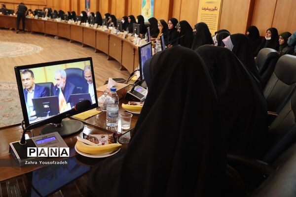 دیدار وزیر آموزش و پرورش با نمایندگان تشکل‌های دانش‌آموزی استان فارس