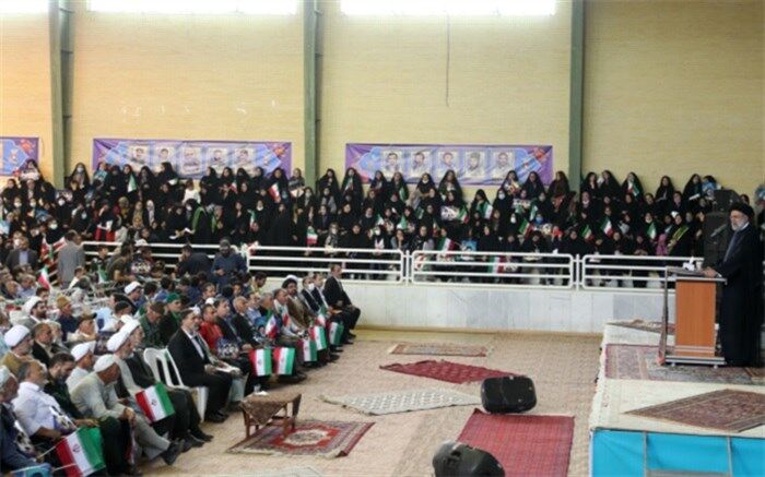 هیچ ساعتی نیست که از زندگی و تلاش برای رفع مشکلات مردم غافل باشم