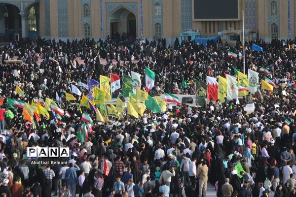 جلوه های ویژه از اجرای سرود سلام فرمانده در مسجد جمکران-5
