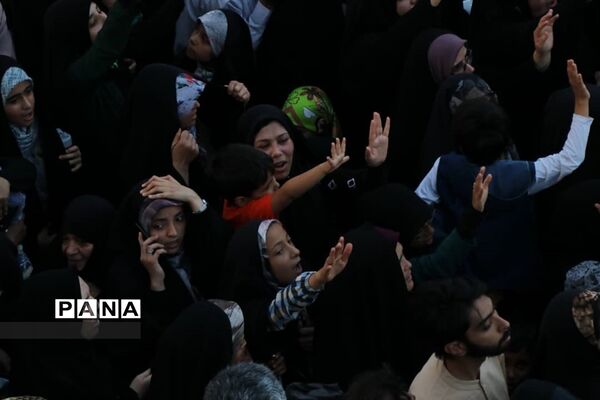 همخوانی سرود سلام فرمانده در مسجد مقدس جمکران-3