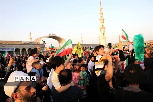 همخوانی سرود سلام فرمانده در مسجد مقدس جمکران-3
