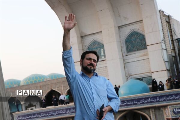 همخوانی سرود سلام فرمانده در مسجد مقدس جمکران-3