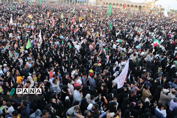 همخوانی سرود سلام فرمانده در مسجد مقدس جمکران-3