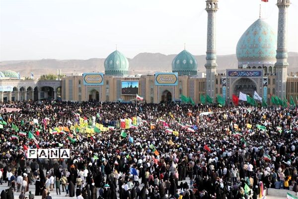 همخوانی سرود سلام فرمانده در مسجد مقدس جمکران-3