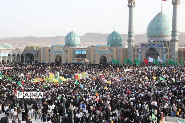 همخوانی سرود سلام فرمانده در مسجد مقدس جمکران-3