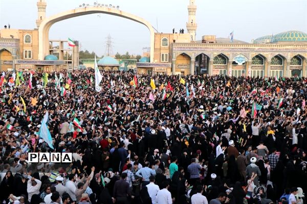 همخوانی سرود سلام فرمانده در مسجد مقدس جمکران-3