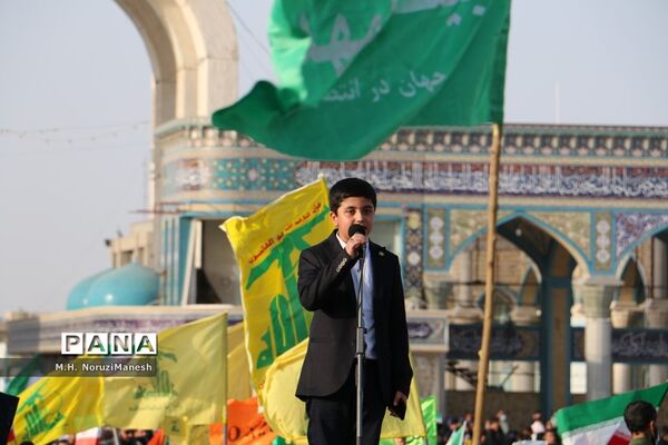 همخوانی سرود سلام فرمانده در مسجد مقدس جمکران-4