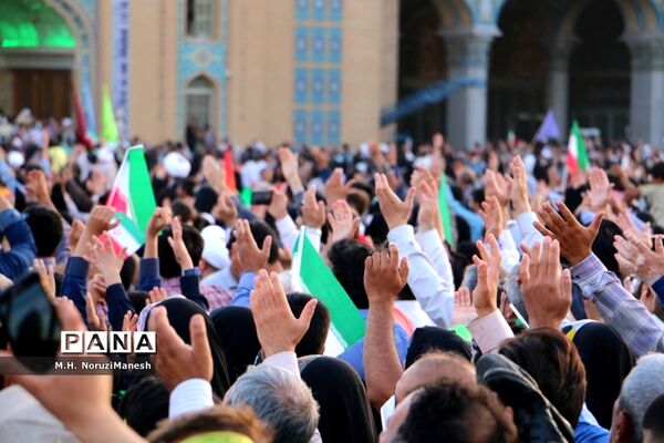 همخوانی سرود سلام فرمانده در مسجد مقدس جمکران-4