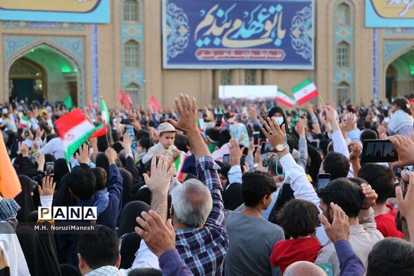 همخوانی سرود سلام فرمانده در مسجد مقدس جمکران-4