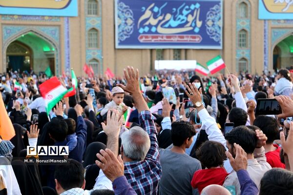 همخوانی سرود سلام فرمانده در مسجد مقدس جمکران-4