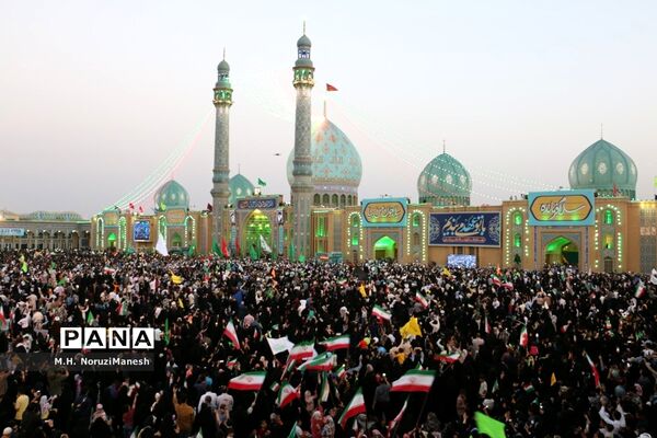 همخوانی سرود سلام فرمانده در مسجد مقدس جمکران-4