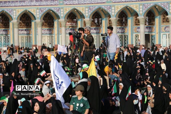 همخوانی سرود سلام فرمانده در مسجد مقدس جمکران-4