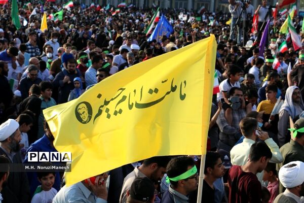 همخوانی سرود سلام فرمانده در مسجد مقدس جمکران-4