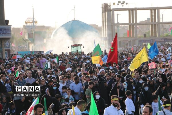 همخوانی سرود سلام فرمانده در مسجد مقدس جمکران-4