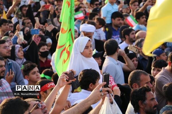 همخوانی سرود سلام فرمانده در مسجد مقدس جمکران-4