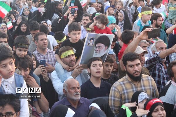 شور و حماسه زائران مسجد جمکران در همخوانی «سلام فرمانده»-6