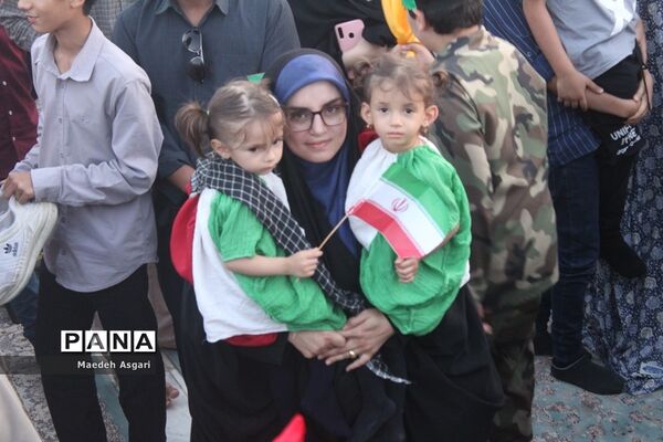 شور و حماسه زائران مسجد جمکران در همخوانی «سلام فرمانده»-6